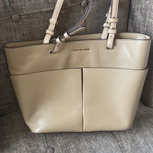 Michael kors like new leather tote